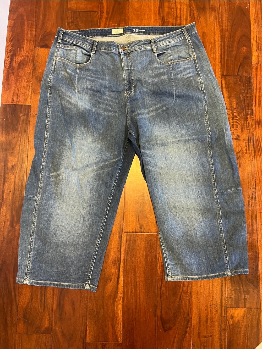 Pilcro Woman’s Light Blue barrel leg Denim Jeans 22W